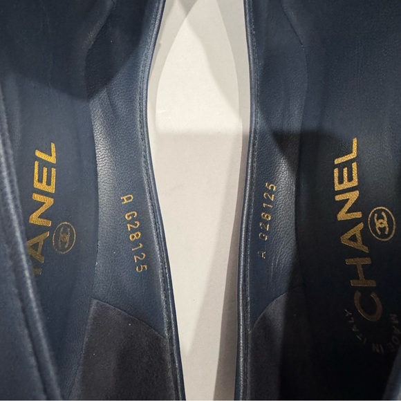 CHANEL Cruise 2012 Collection Cap Toe Pumps Navy Black 38 GUC - Picture 9 of 15